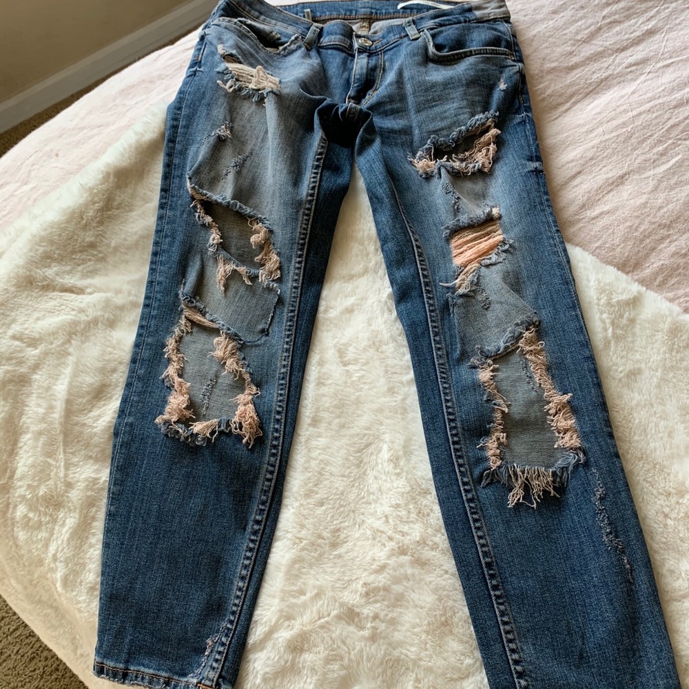 Zara Ripped Denim Jean - Picture 4 of 8